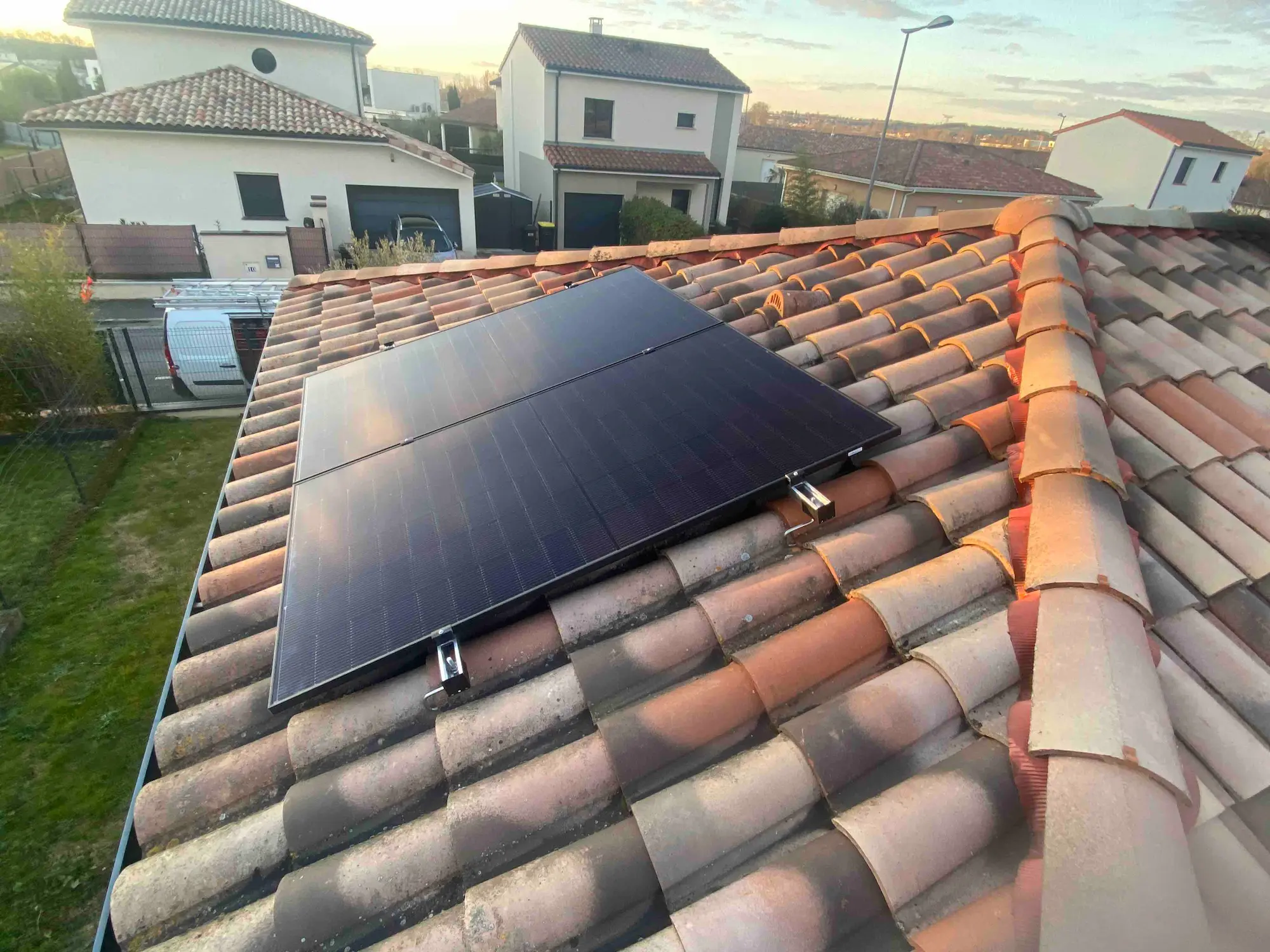 3kw de panneaux solaires posés sur une maison individuelle à Gragnague