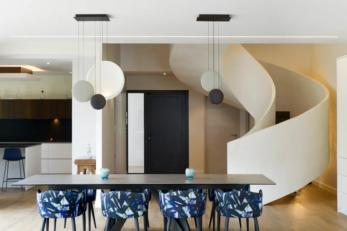salon moderne avec des luminaires design