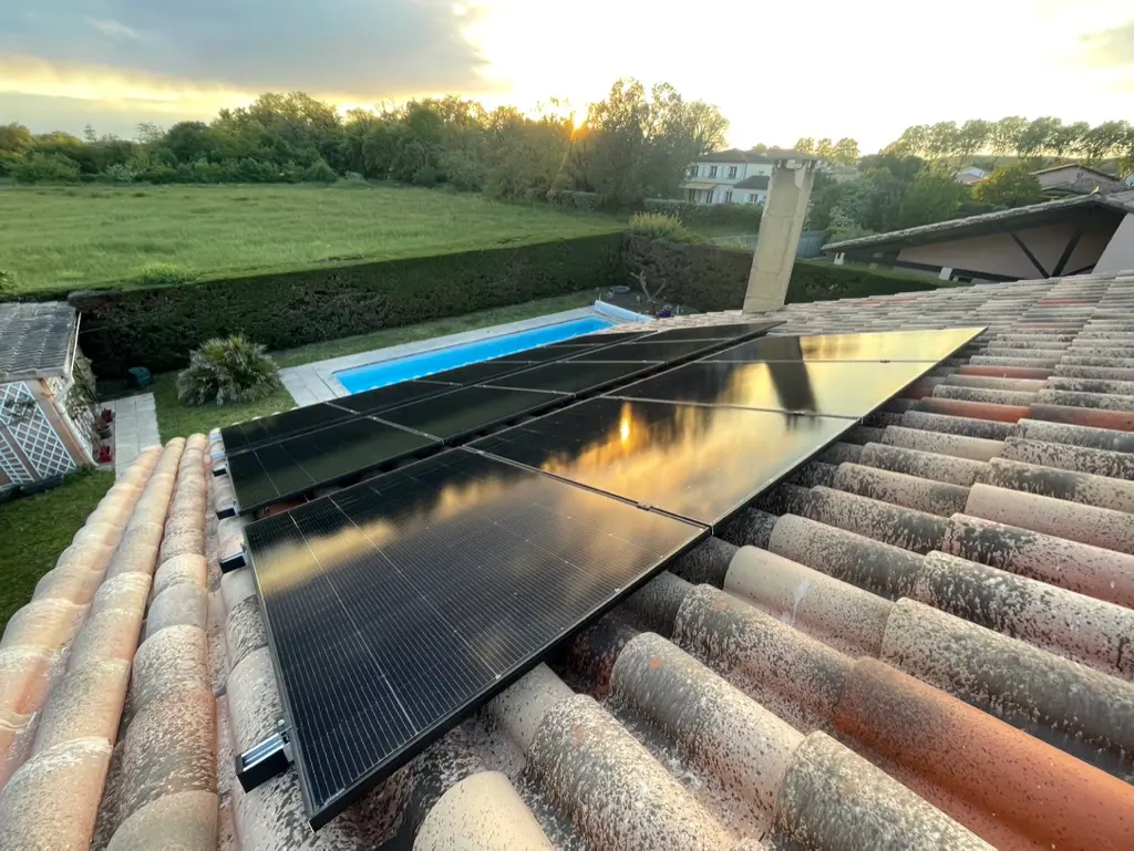 14 panneaux solaires posés sur une maison individuelle à Plaisance du touch